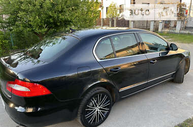 Лифтбек Skoda Superb 2011 в Калуше