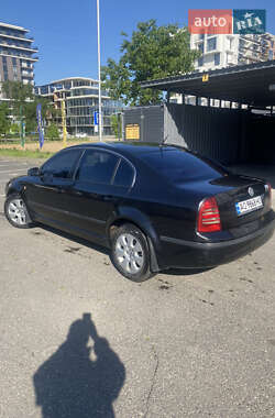 Лифтбек Skoda Superb 2005 в 