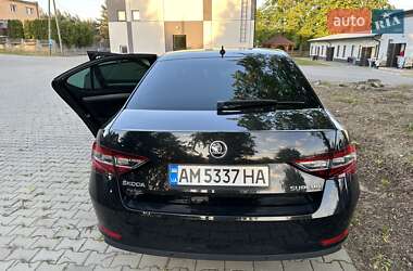Лифтбек Skoda Superb 2016 в 
