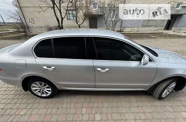 Ліфтбек Skoda Superb 2013 в Близнюках