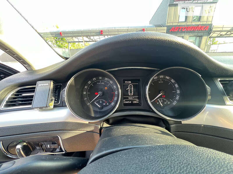 Універсал Skoda Superb 2012 в Тернополі