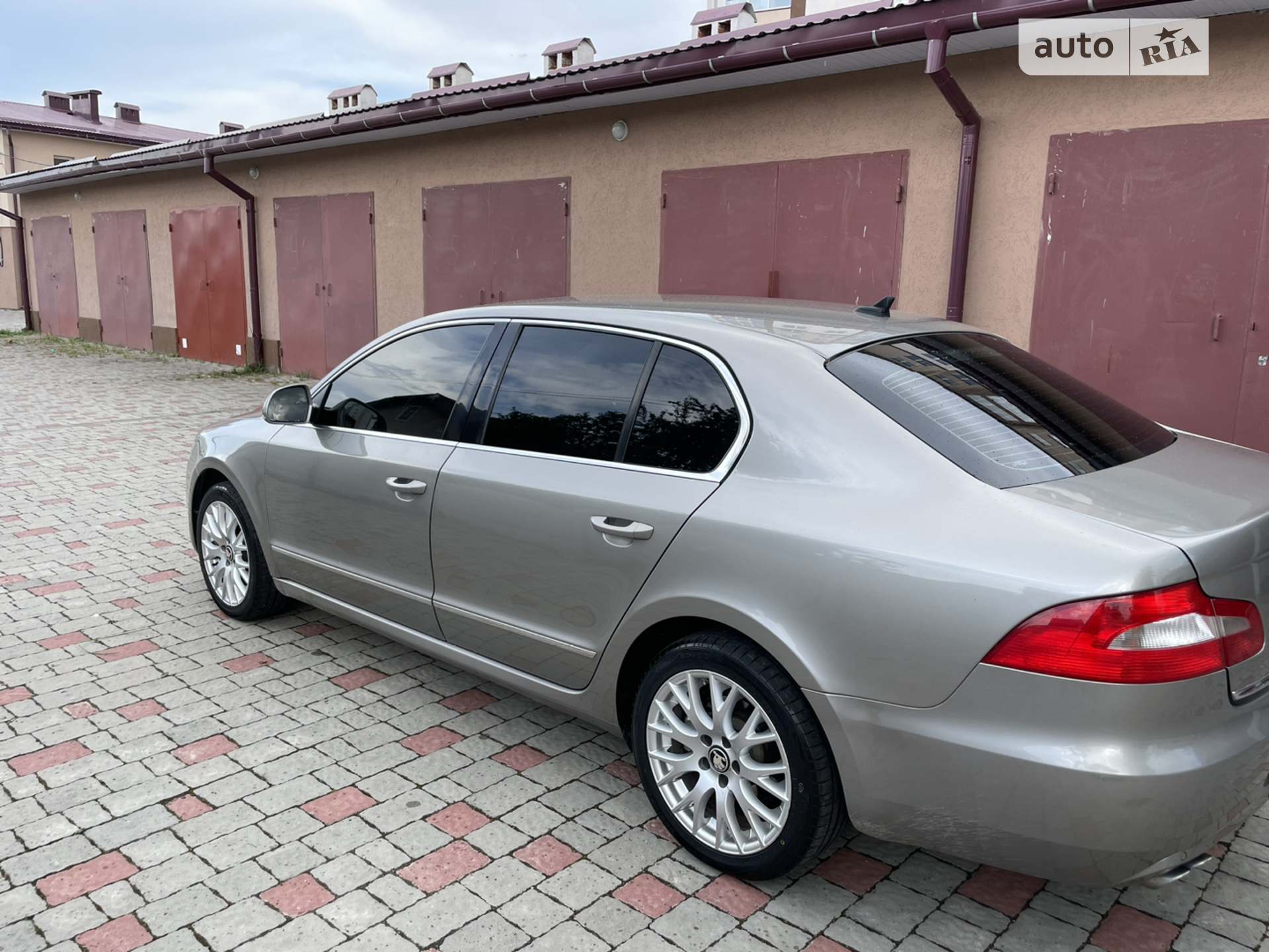 2010 Skoda Superb - мініатюра 7