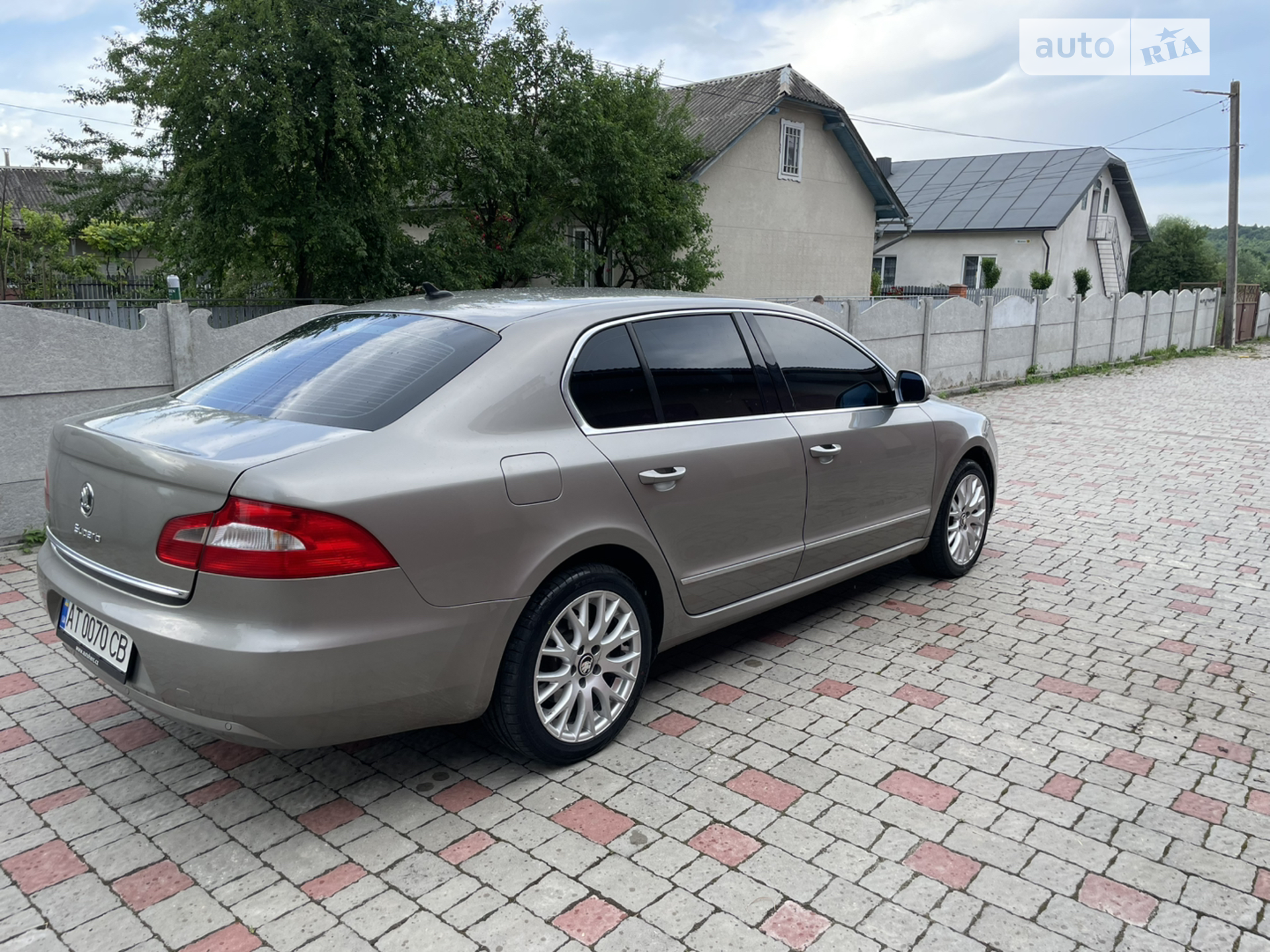 2010 Skoda Superb - мініатюра 10