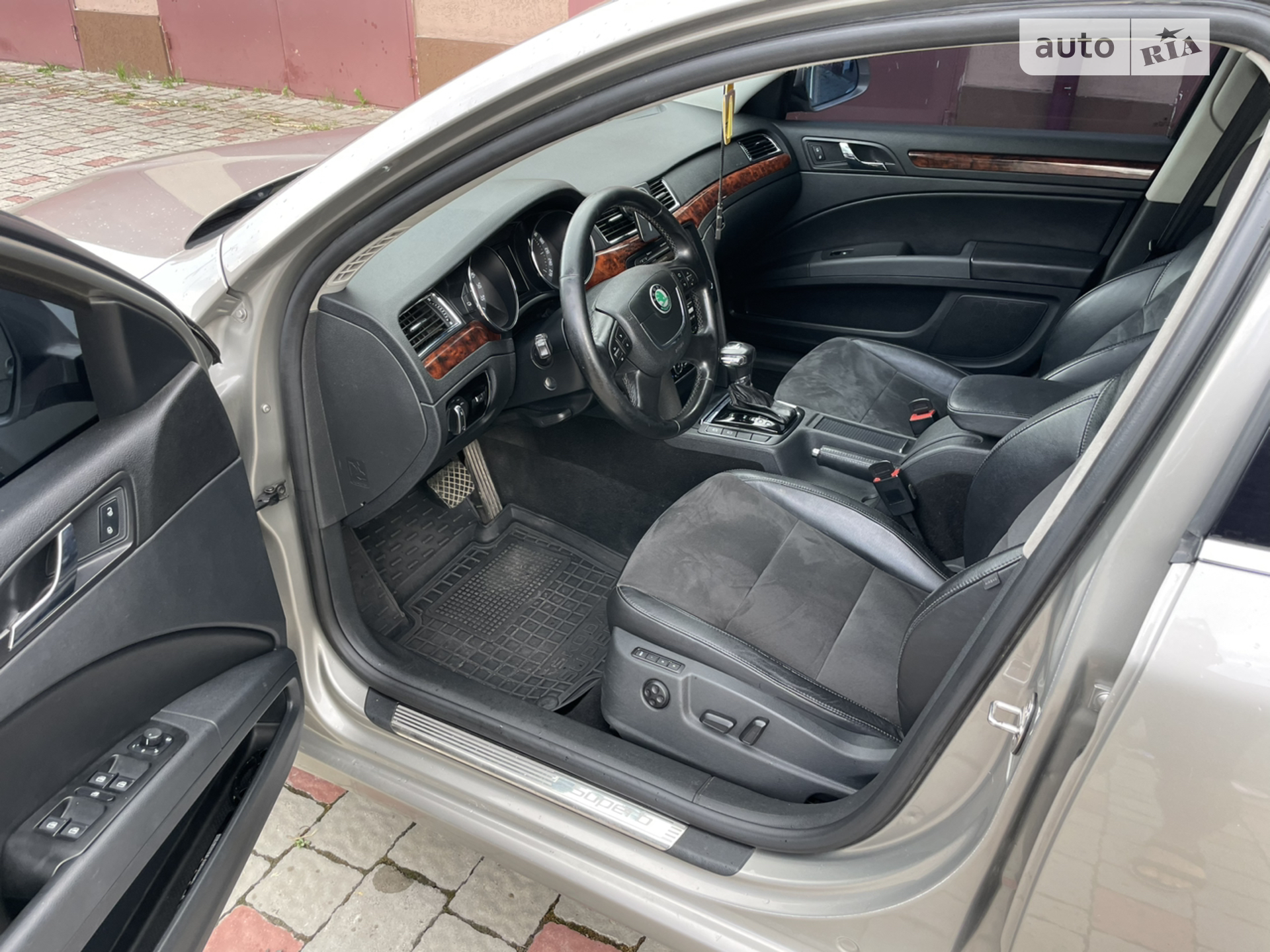 2010 Skoda Superb - мініатюра 13