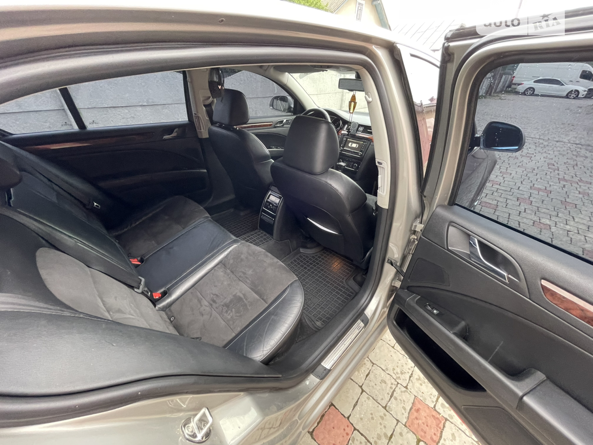 2010 Skoda Superb - мініатюра 20