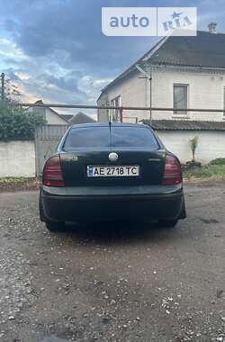 Лифтбек Skoda Superb 2002 в Днепре