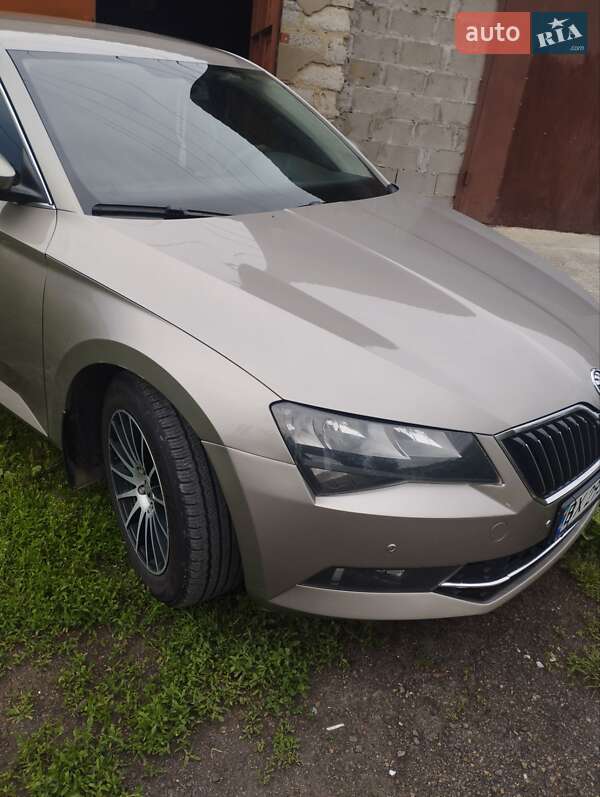 Лифтбек Skoda Superb 2016 в Изяславе