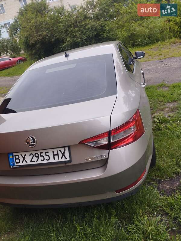 Лифтбек Skoda Superb 2016 в Изяславе