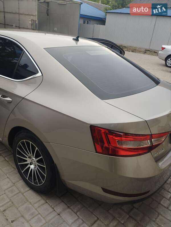Лифтбек Skoda Superb 2016 в Изяславе