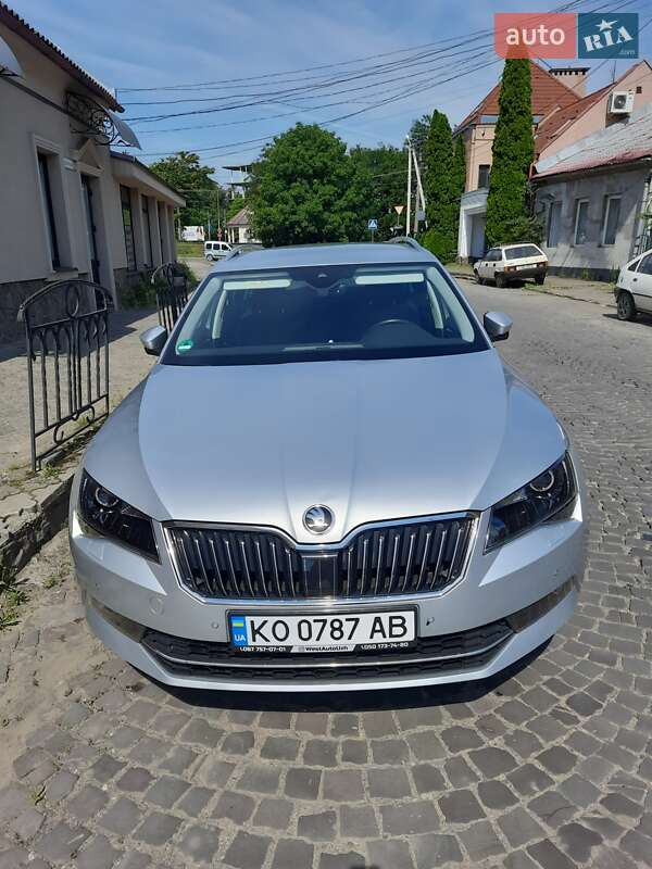 Универсал Skoda Superb 2019 в Ужгороде