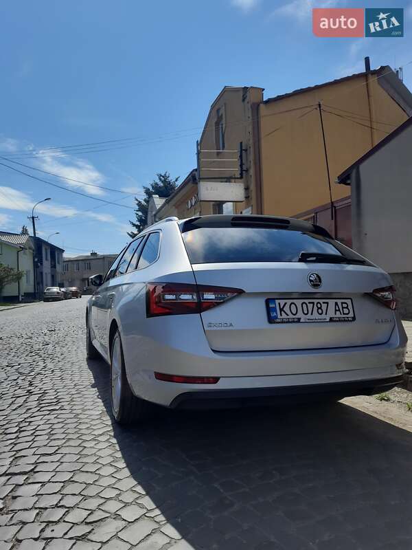 Универсал Skoda Superb 2019 в Ужгороде