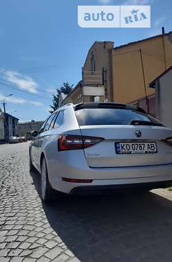 Універсал Skoda Superb 2019 в Ужгороді