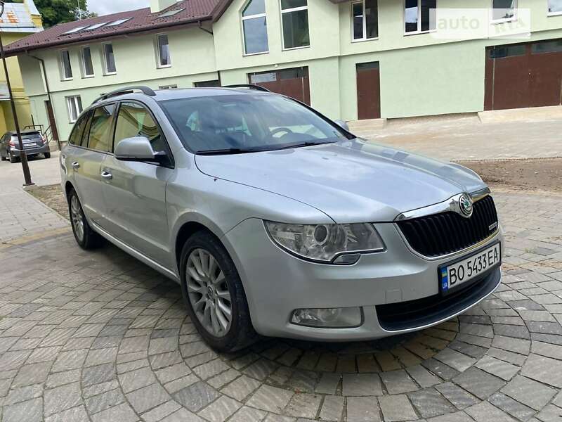 Універсал Skoda Superb 2011 в Львові