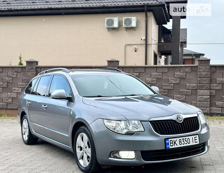 Універсал Skoda Superb 2011 в Рівному