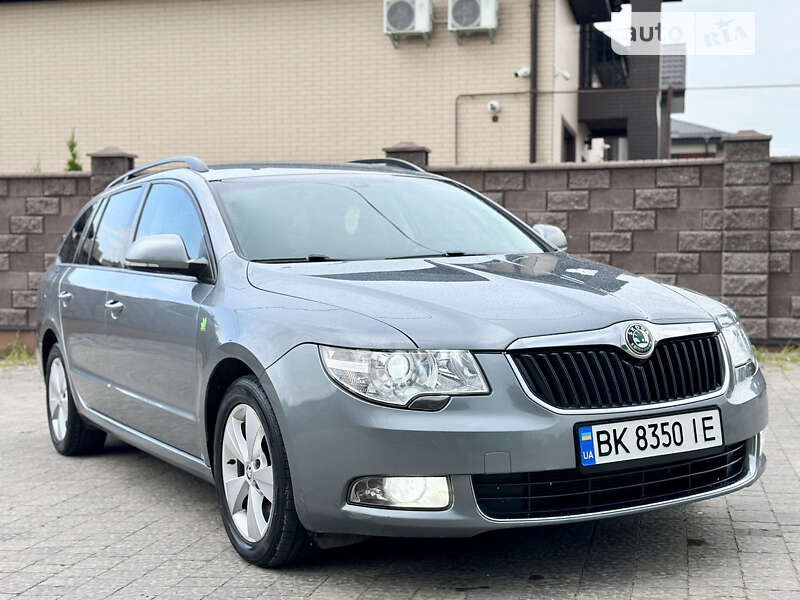 Універсал Skoda Superb 2011 в Рівному