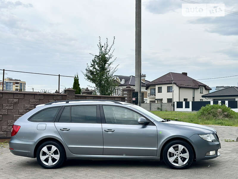 Універсал Skoda Superb 2011 в Рівному