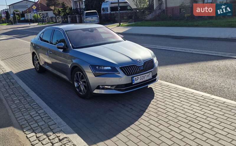 Лифтбек Skoda Superb 2016 в 