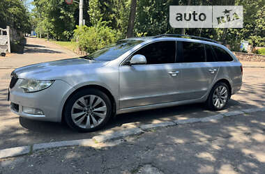 Універсал Skoda Superb 2012 в Звягелі