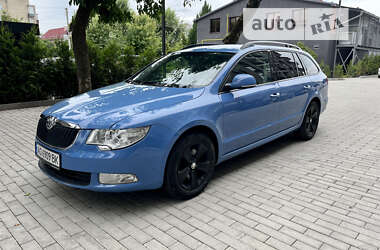 Універсал Skoda Superb 2012 в Ужгороді