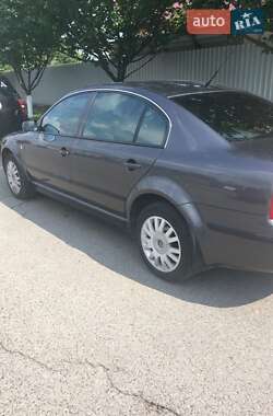 Лифтбек Skoda Superb 2004 в 