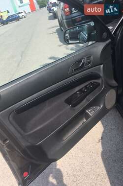 Лифтбек Skoda Superb 2004 в 
