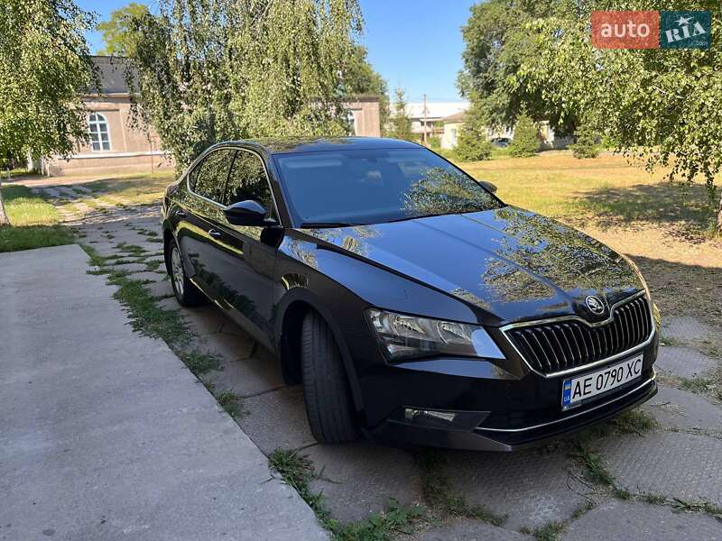 Лифтбек Skoda Superb 2015 в Магдалиновке