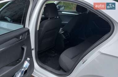Лифтбек Skoda Superb 2015 в 
