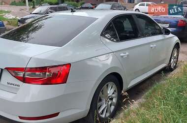 Лифтбек Skoda Superb 2015 в 