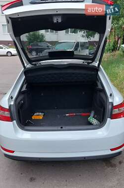 Лифтбек Skoda Superb 2015 в 
