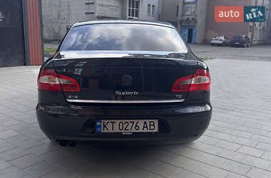 Лифтбек Skoda Superb 2011 в 