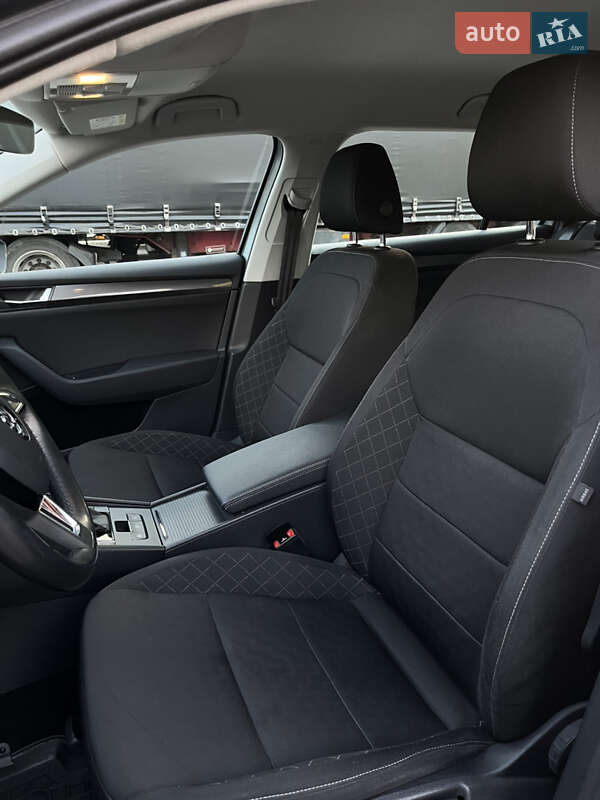 Універсал Skoda Superb 2017 в Луцьку фото 24 Універсал Skoda Superb 2017 в Луцьку