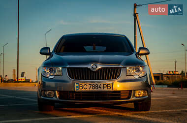 Лифтбек Skoda Superb 2011 в Пустомытах