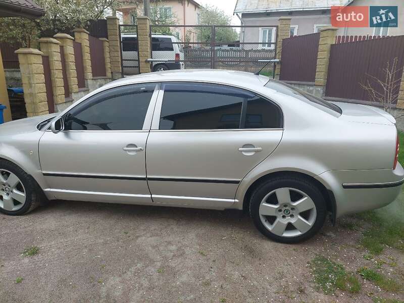 Лифтбек Skoda Superb 2003 в Львове