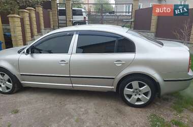 Лифтбек Skoda Superb 2003 в 