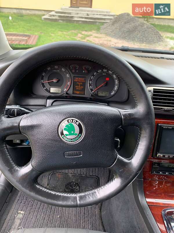 Лифтбек Skoda Superb 2003 в Львове