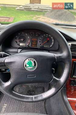 Лифтбек Skoda Superb 2003 в 