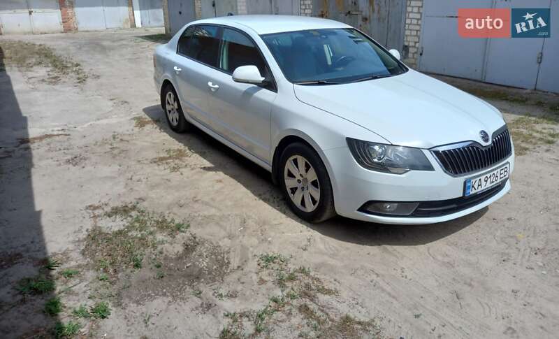 Лифтбек Skoda Superb 2015 в 