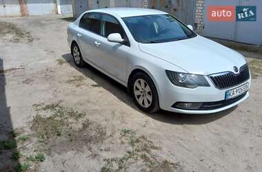 Лифтбек Skoda Superb 2015 в 