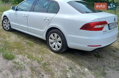 Лифтбек Skoda Superb 2015 в 