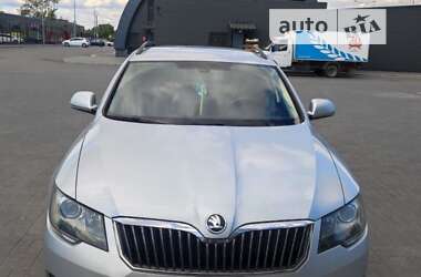 Універсал Skoda Superb 2014 в Дніпрі