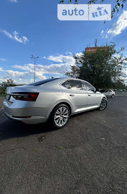 Лифтбек Skoda Superb 2022 в 