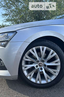 Лифтбек Skoda Superb 2022 в 