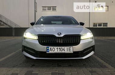 Лифтбек Skoda Superb 2020 в 