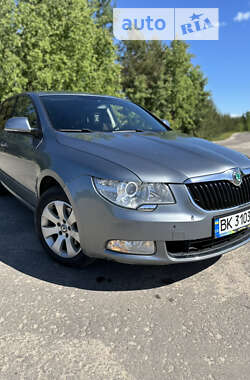 Ліфтбек Skoda Superb 2011 в Зарічному