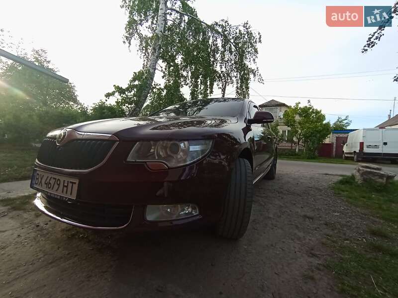 Лифтбек Skoda Superb 2012 в Староконстантинове