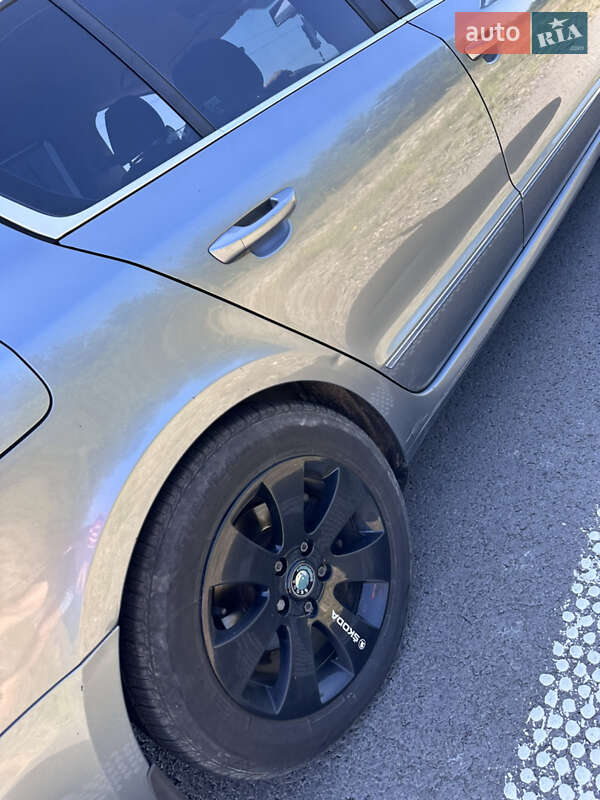 Ліфтбек Skoda Superb 2013 в Львові