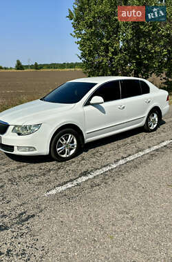 Лифтбек Skoda Superb 2011 в 
