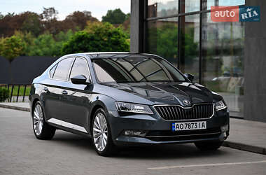 Лифтбек Skoda Superb 2016 в 