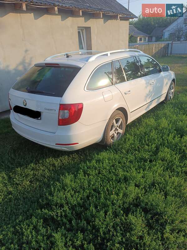 Универсал Skoda Superb 2010 в Белзе