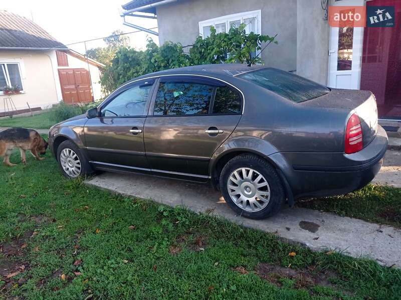 Лифтбек Skoda Superb 2005 в Снятине
